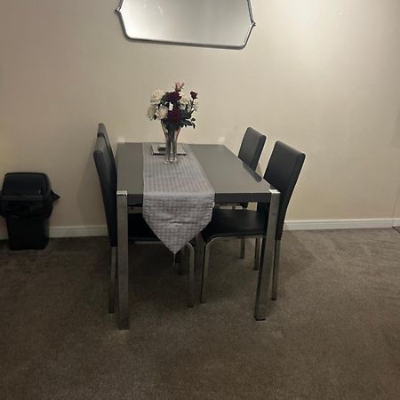 Stylish 2 Bedroom Apartment-Short Term Lets & Serviced Accomodation Reading Exterior photo